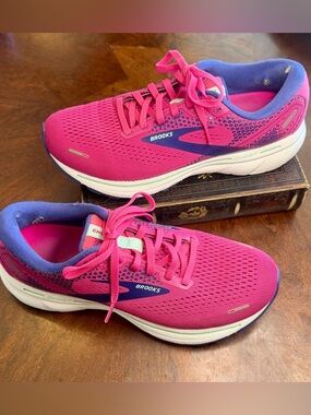 Brooks Pink and Purple Women's Athletic Running Shoes Size 8.5